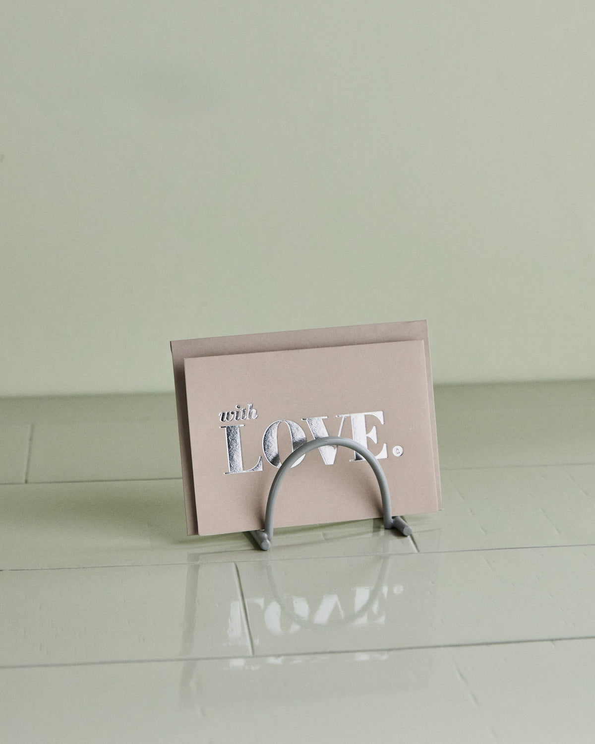 Grauer Organiser aus Eisen von House Doctor mit geschwungener Form