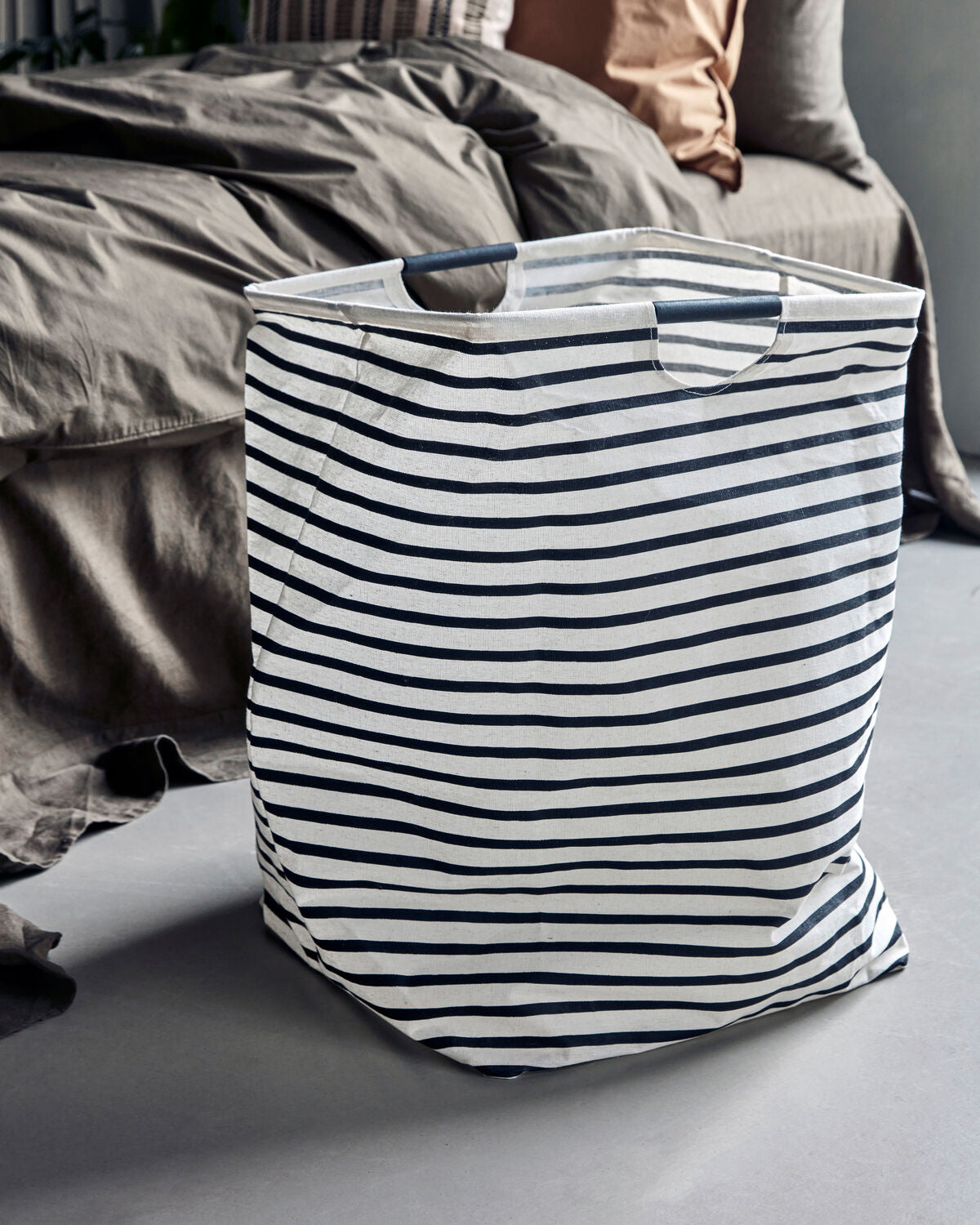 Wäschesack, HDstripes, Schwarz/Weiß in Schwarz/Weiß präsentiert im Onlineshop von KAQTU Design AG. Wäschekorb ist von House Doctor
