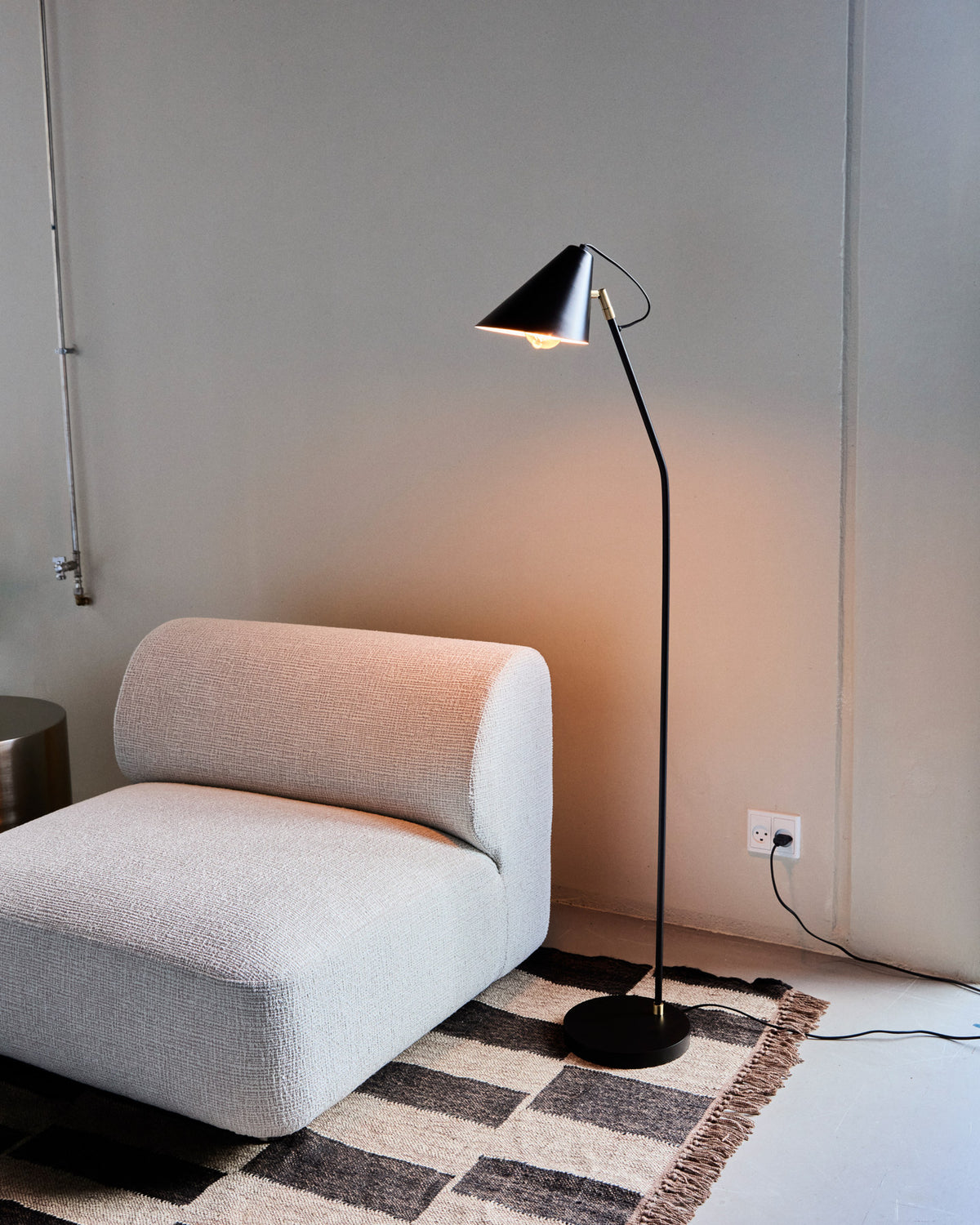Stehlampe, Club in Schwarz präsentiert im Onlineshop von KAQTU Design AG. Stehleuchte ist von House Doctor;Stehlampe, Club in Schwarz präsentiert im Onlineshop von KAQTU Design AG. Stehleuchte ist von House Doctor