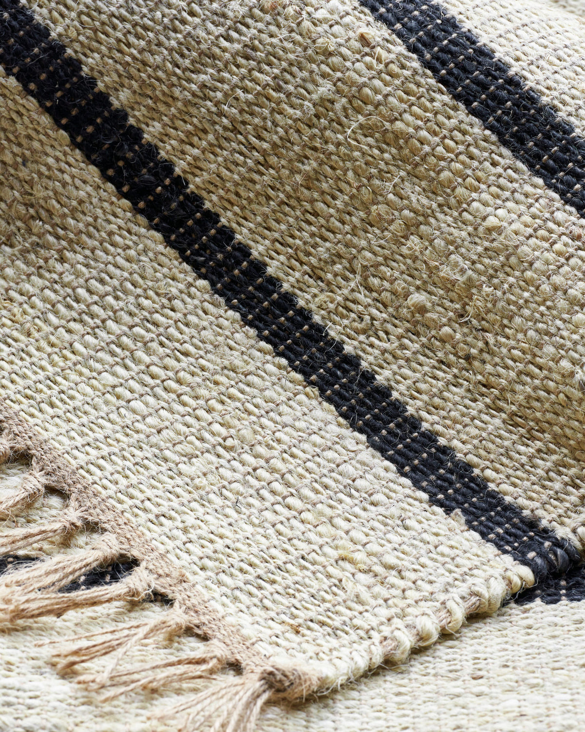 Teppich, Sima in Schwarz / Natur präsentiert im Onlineshop von KAQTU Design AG. Teppich ist von House Doctor