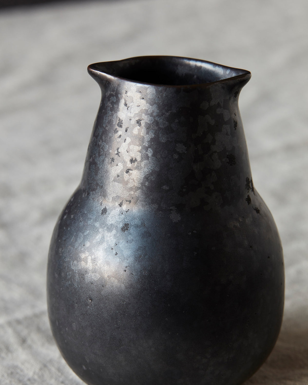 Flasche, Pion in Schwarz/Braun präsentiert im Onlineshop von KAQTU Design AG. Flasche ist von House Doctor
