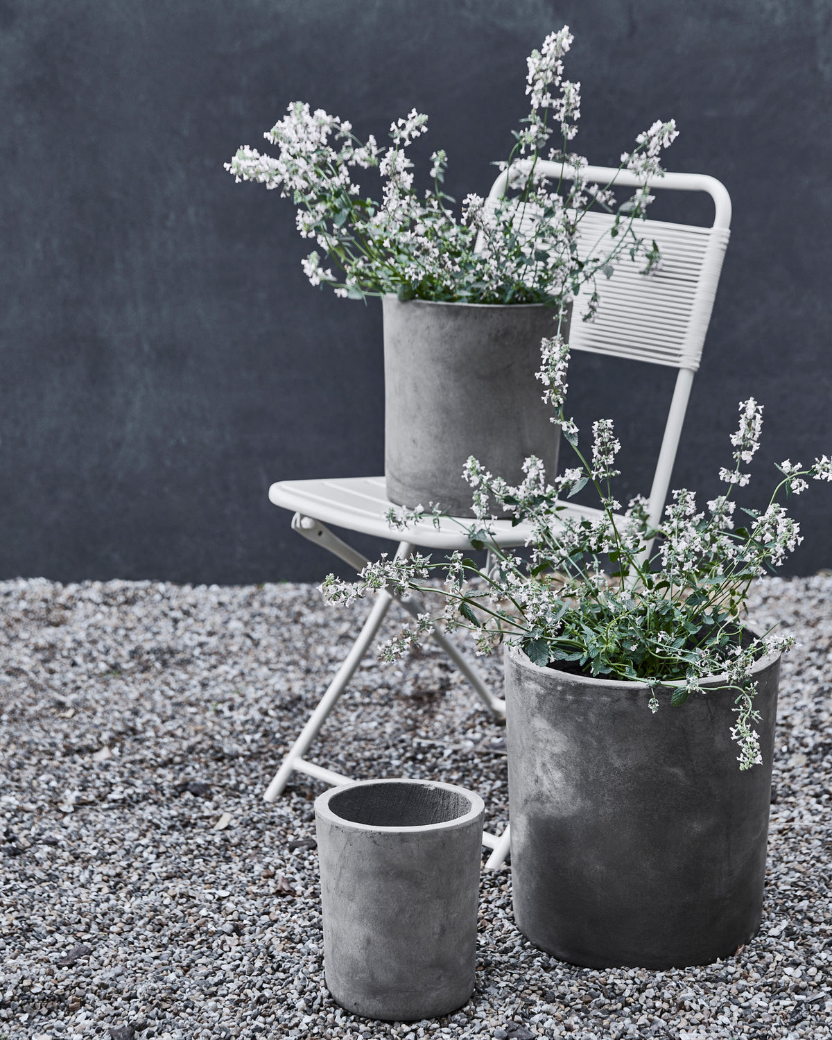 Blumenkasten, Ave in Hellgrau präsentiert im Onlineshop von KAQTU Design AG. Pflanzentopf Outdoor ist von House Doctor