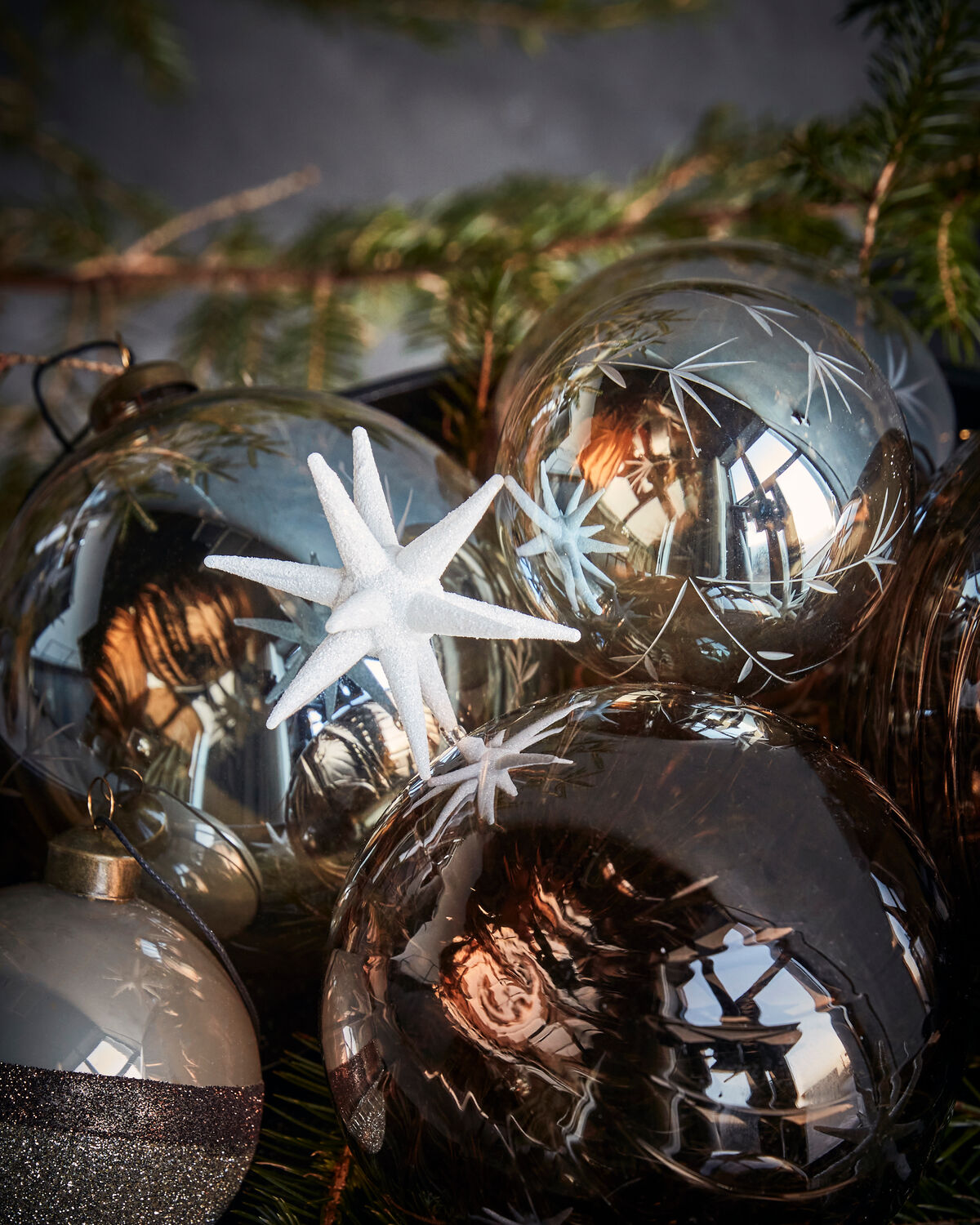 Ornamente, HDSpike, Weiß mit funkeln in Weiß mit funkeln präsentiert im Onlineshop von KAQTU Design AG. Weihnachtszubehör ist von House Doctor