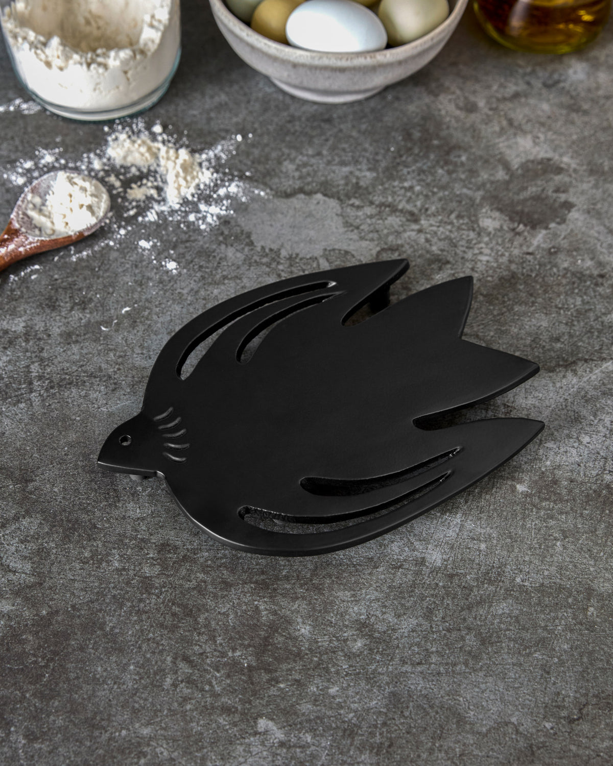 Untersetzer, HDPira, Schwarz in Schwarz präsentiert im Onlineshop von KAQTU Design AG. Pfannenuntersetzer ist von House Doctor