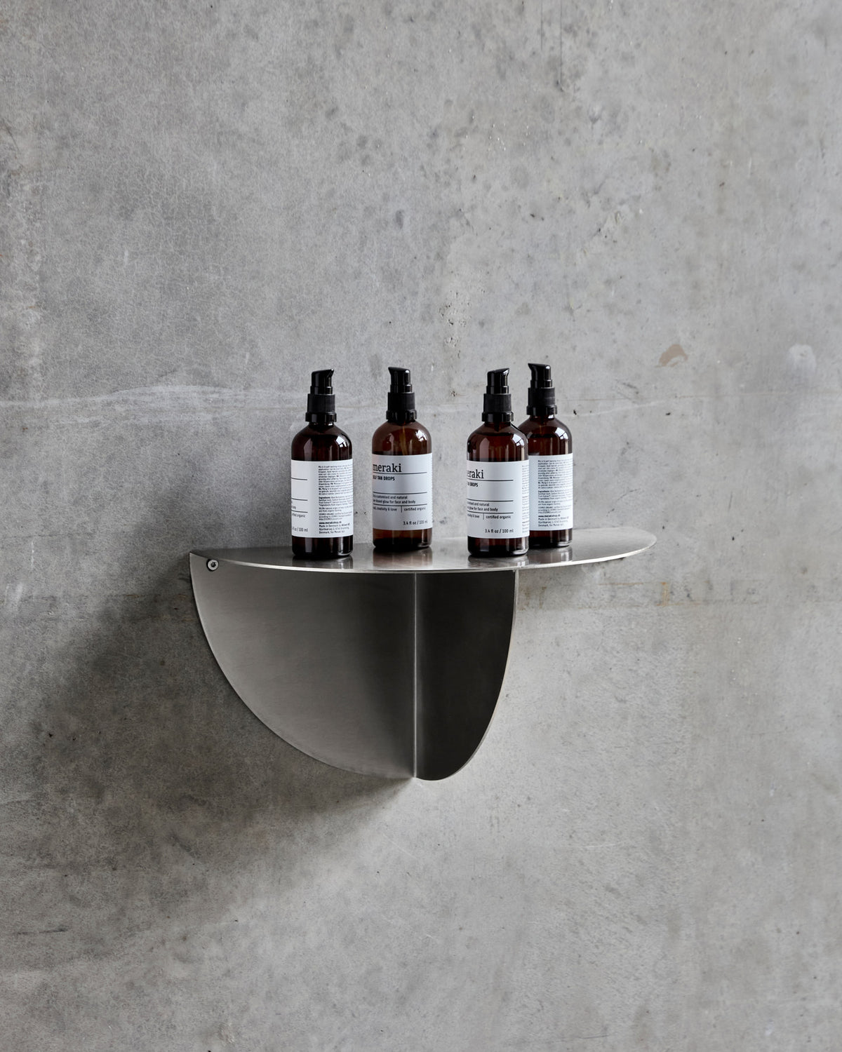 Beistelltisch, HDMega, Gebürstetes Silber-Finish in Gebürstetes Silber-Finish präsentiert im Onlineshop von KAQTU Design AG. Beistelltisch ist von House Doctor