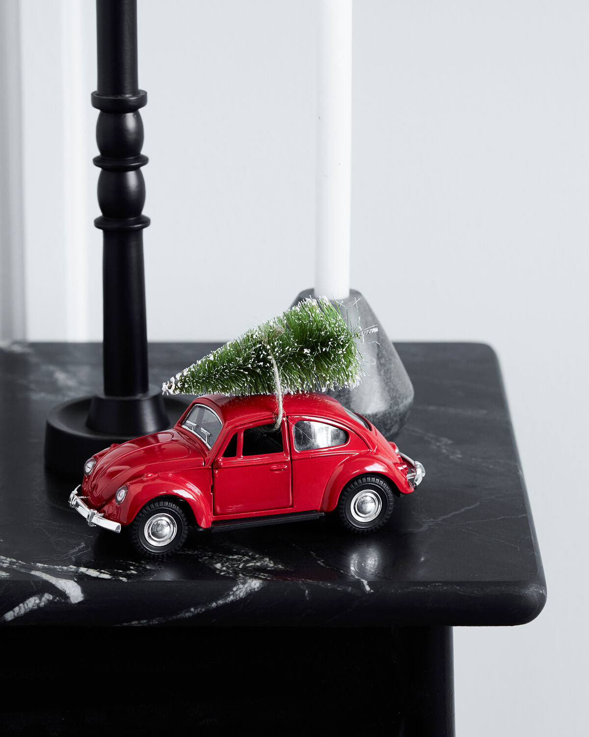 Dekoration, Xmas car in Rot präsentiert im Onlineshop von KAQTU Design AG. Weihnachtszubehör ist von House Doctor
