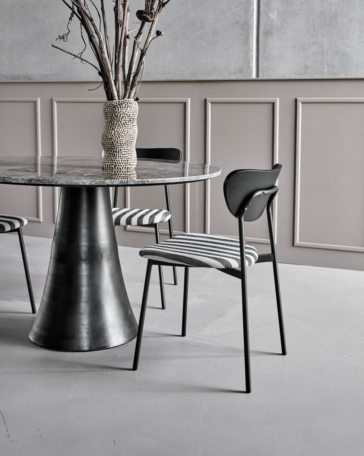 Chairs, HDMust, Schwarz/Off-Weiss in Schwarz/Off-Weiß präsentiert im Onlineshop von KAQTU Design AG. Stuhl ist von House Doctor