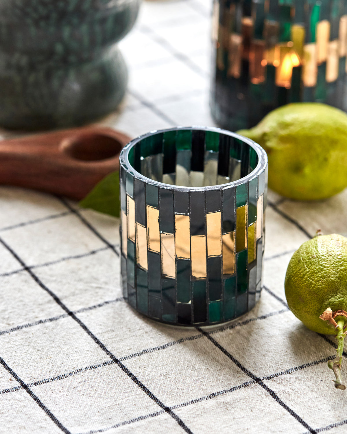 Grüner Teelichthalter HDShine von House Doctor aus Glas mit goldenem Mosaikmuster