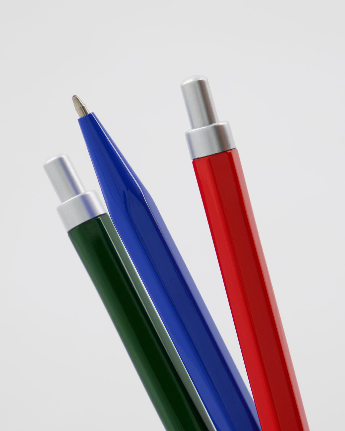 Feder mit schwarzer Tinte, HDClick, Blau;Rot;Grün in Blau, Rot, Grün präsentiert im Onlineshop von KAQTU Design AG. Büromaterial ist von House Doctor
