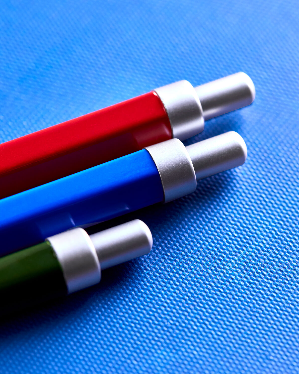 Feder mit schwarzer Tinte, HDClick, Blau;Rot;Grün in Blau, Rot, Grün präsentiert im Onlineshop von KAQTU Design AG. Büromaterial ist von House Doctor