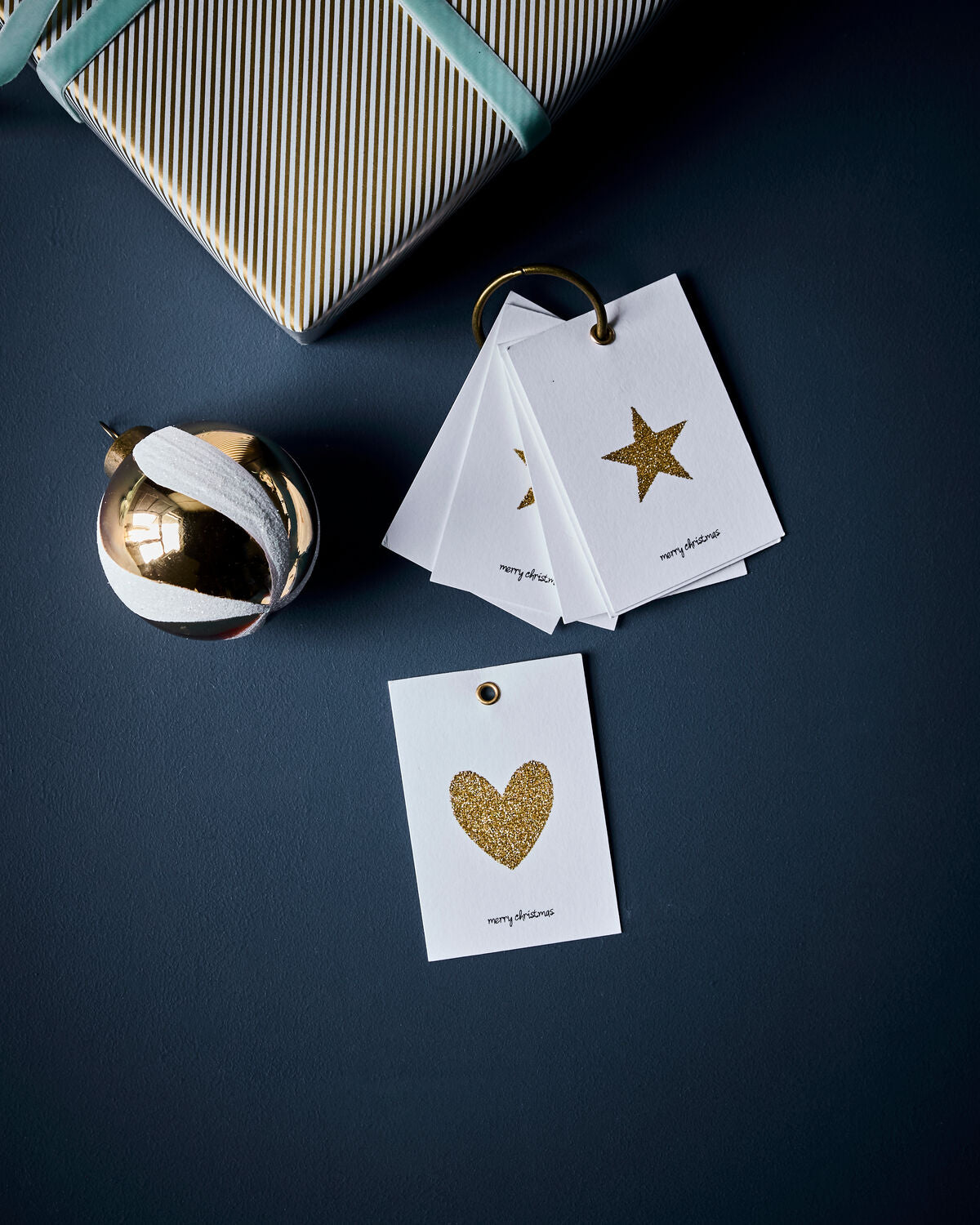 Geschenkanhänger, HDGlitr, Weiß;Gold in Weiß, Gold präsentiert im Onlineshop von KAQTU Design AG. Weihnachtsgeschenkpapier ist von House Doctor
