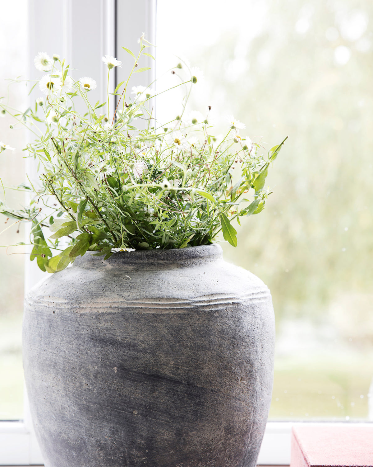 Vase Rustik aus Beton mit rustikaler Oberfläche in der Farbe Beton