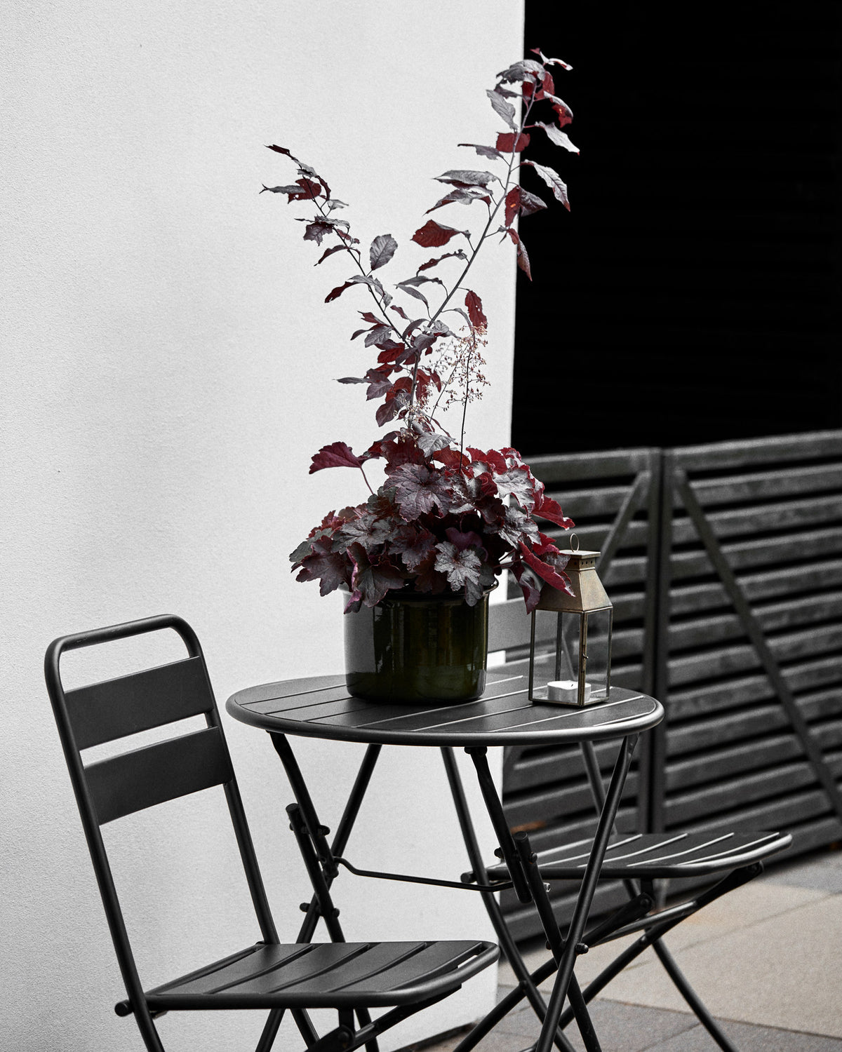 Set im Café-Stil, HDHelo, Schwarz in Schwarz präsentiert im Onlineshop von KAQTU Design AG. Gartentischset ist von House Doctor