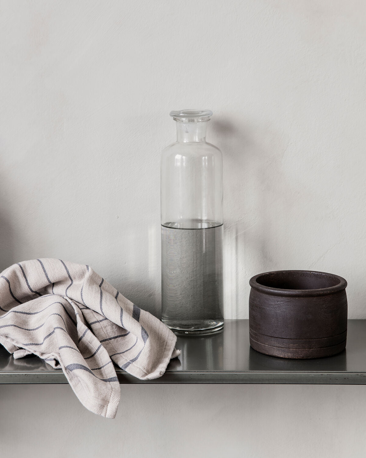 Flasche mit Deckel, Farma in Klar präsentiert im Onlineshop von KAQTU Design AG. Karaffe ist von House Doctor