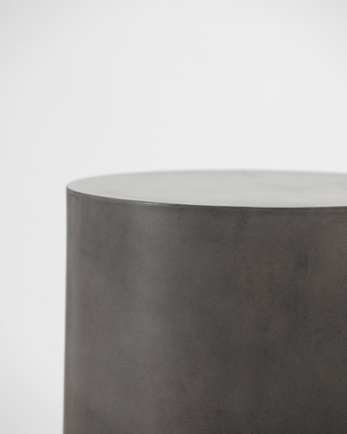 Betonsäule, Out in Grau präsentiert im Onlineshop von KAQTU Design AG. Podest ist von House Doctor