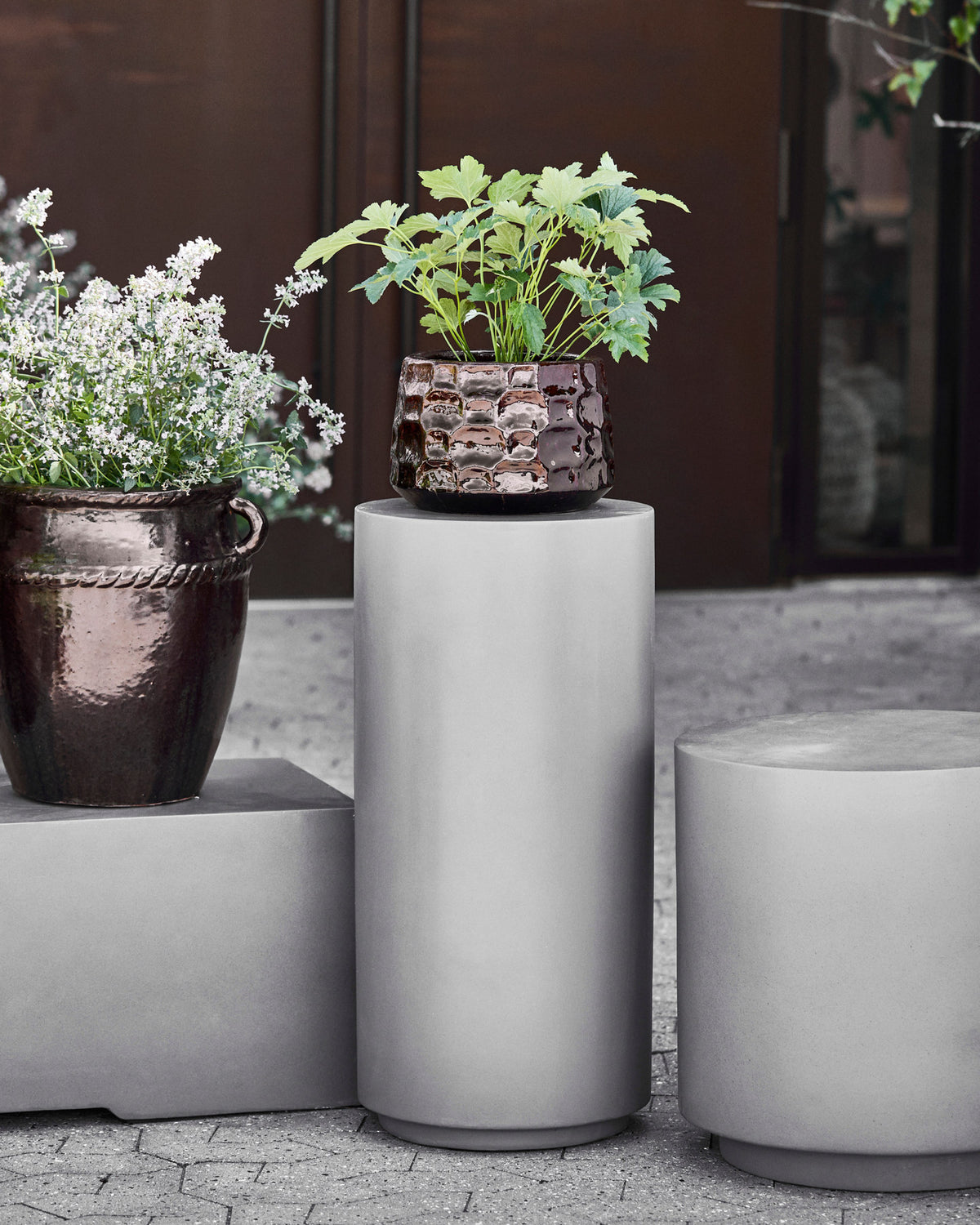 Betonsäule, Out in Grau präsentiert im Onlineshop von KAQTU Design AG. Podest ist von House Doctor