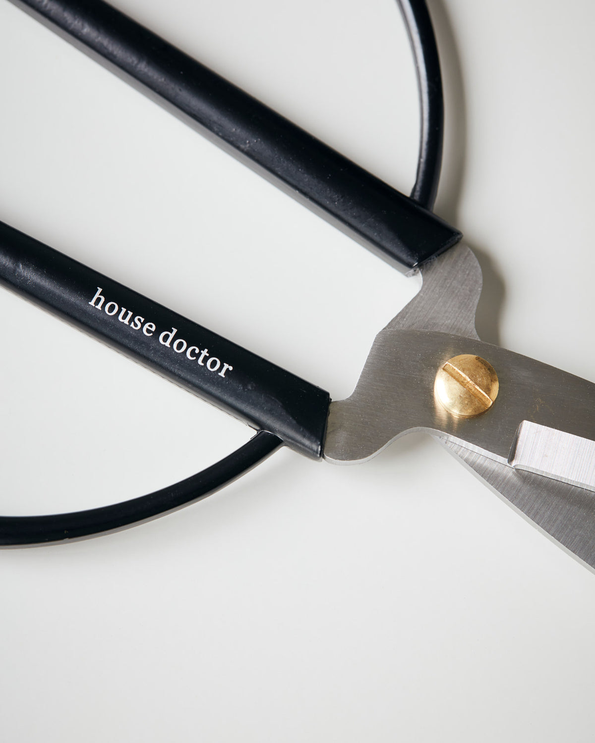 Schere, Shears in Black/Silver präsentiert im Onlineshop von KAQTU Design AG. Büromaterial ist von House Doctor