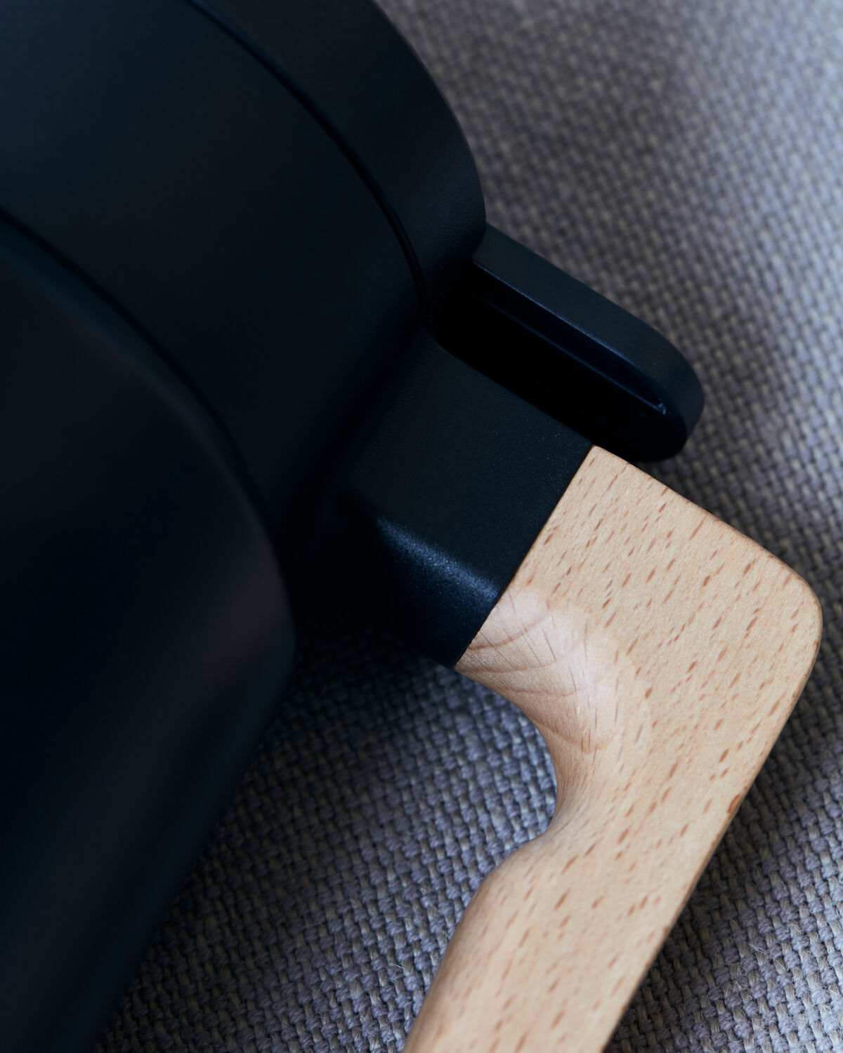 Thermoskanne, Cole in Schwarz präsentiert im Onlineshop von KAQTU Design AG. Thermosflasche ist von House Doctor