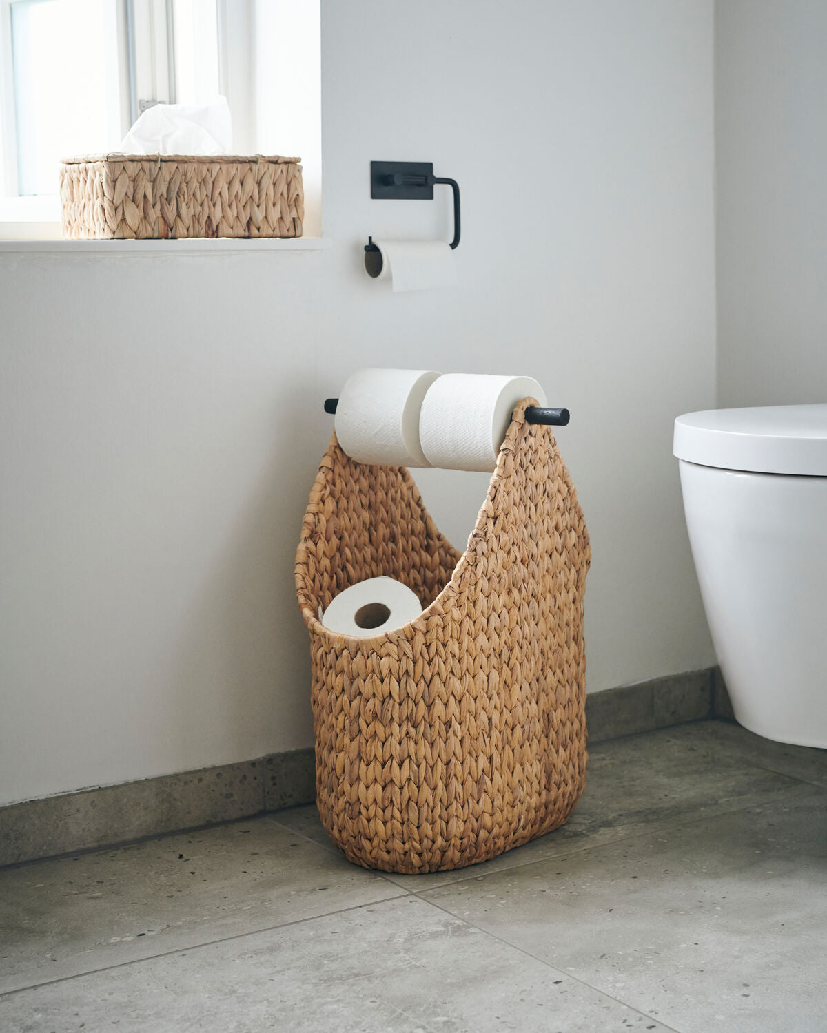 Toilettenpapierhalter Paper in Natur präsentiert im Onlineshop von KAQTU Design AG. Aufbewahrungskorb ist von House Doctor
