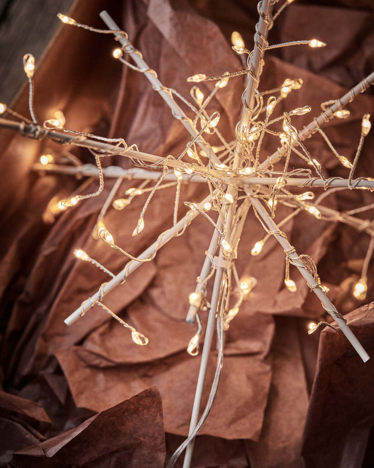 Top star w. LED, HDGlow, Weiß in Weiß präsentiert im Onlineshop von KAQTU Design AG. Weihnachtszubehör ist von House Doctor