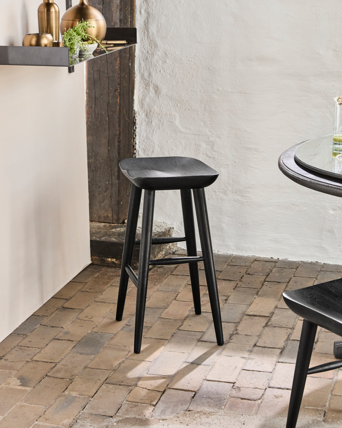 Hocker, HDBar, Schwarz in Schwarz präsentiert im Onlineshop von KAQTU Design AG. Barhocker ist von House Doctor