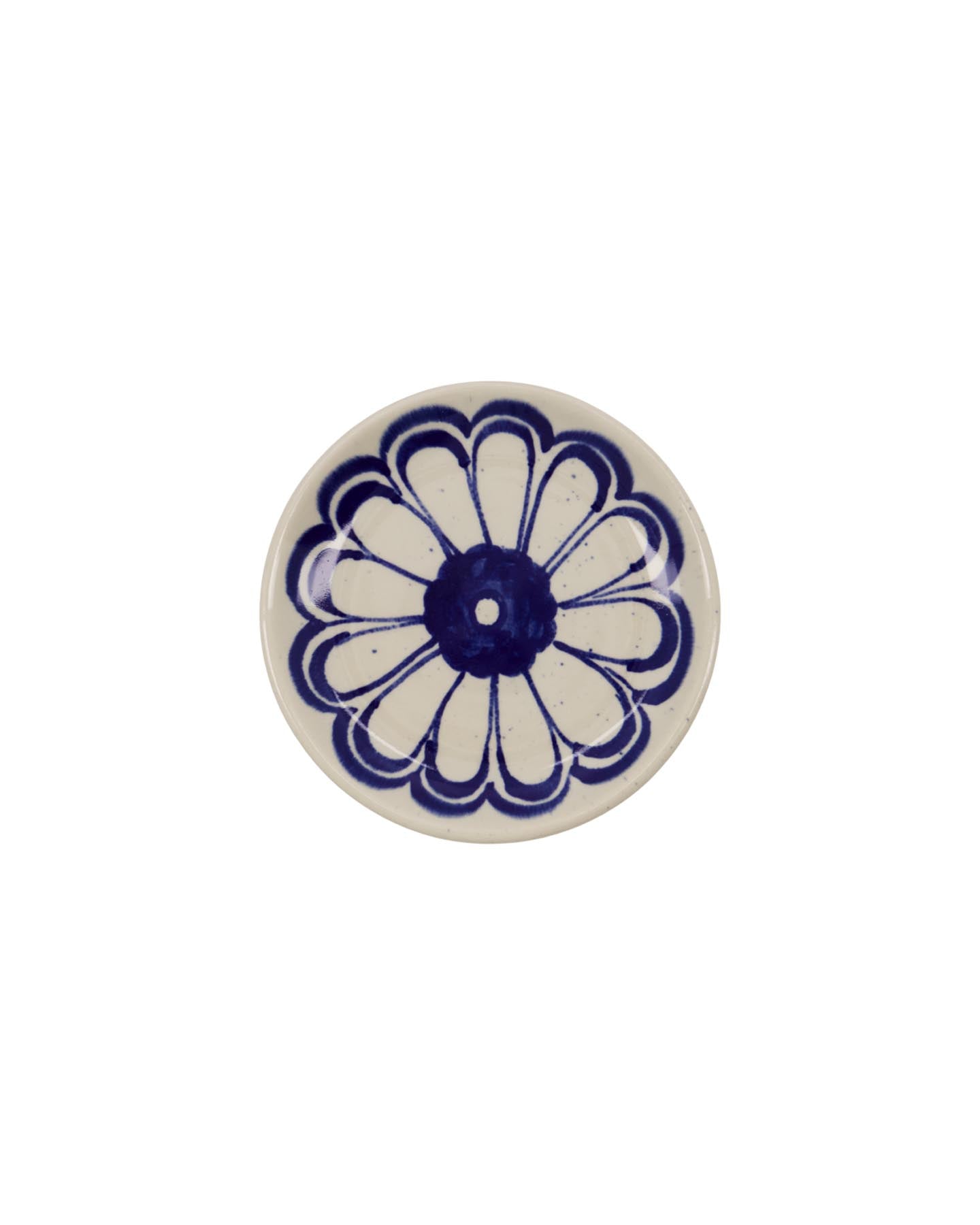 Entdecken Sie den HDDiva Teller Blau von House Doctor – handbemalt, einzigartig und perfekt für stilvolle Tischdekorationen!