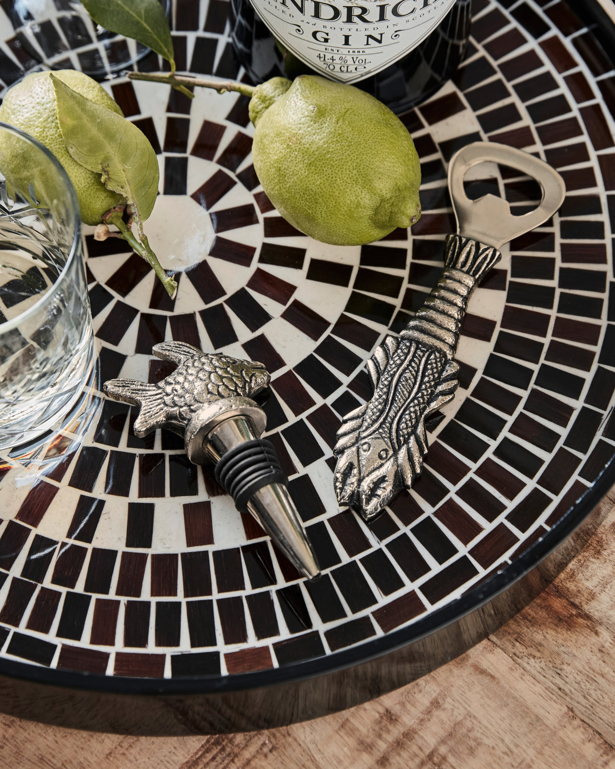 Flaschenverschluss mit Fisch und Flaschenöffner mit Hummergriff aus Aluminium in Antik-Silber