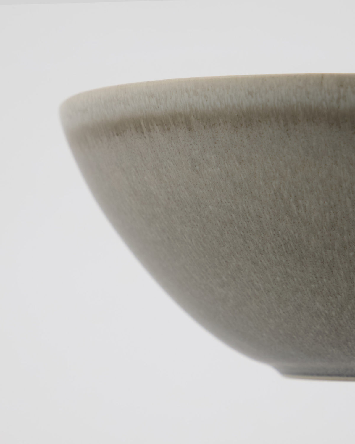 Graue Schüssel der Serie HDMore von House Doctor aus Steinzeug mit mattem Finish, runde Form, Durchmesser 20cm, Höhe 7.5cm, nicht backofengeeignet.