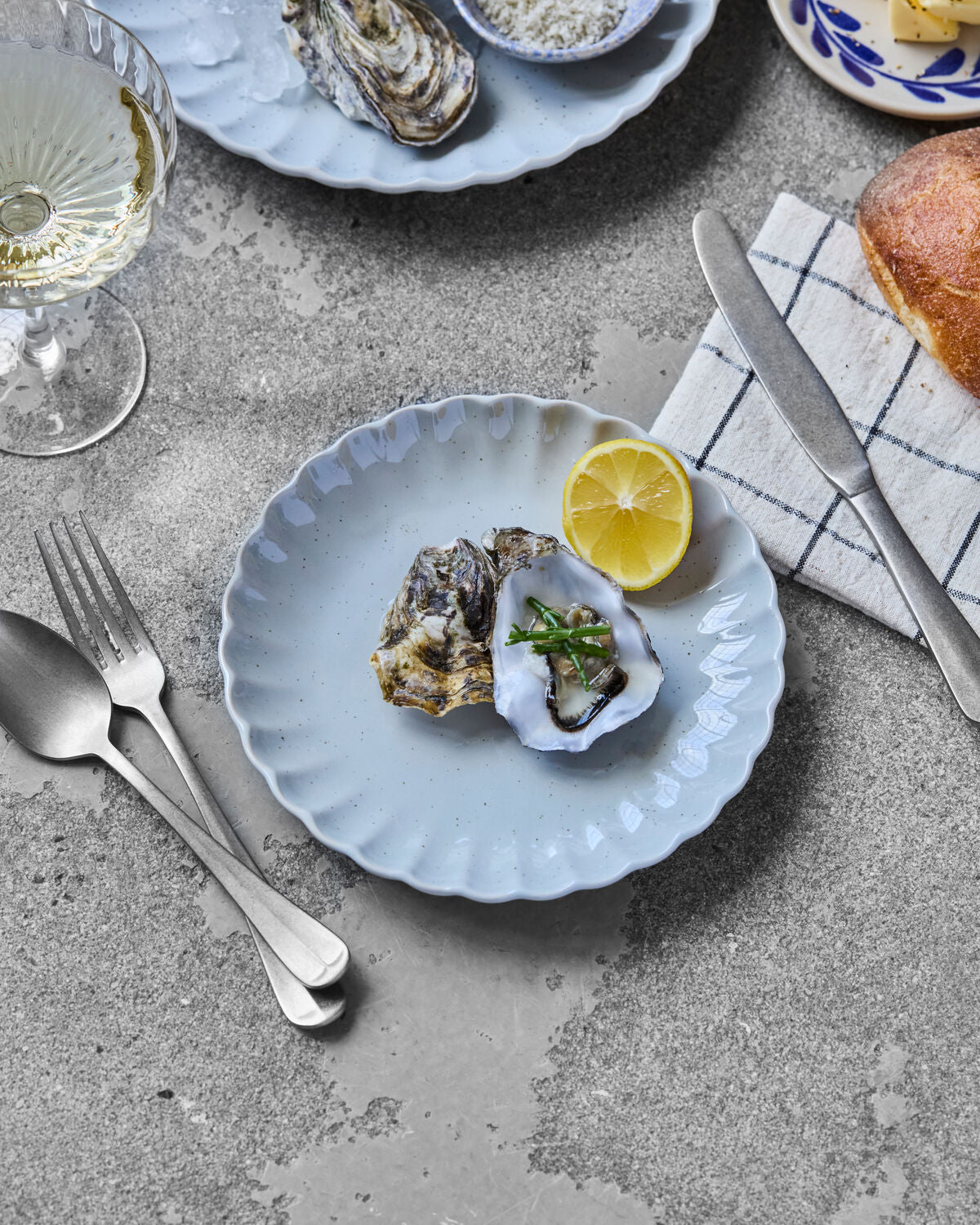 Mittags-/Kuchenteller, HDScallop, Hellblau in Hellblau präsentiert im Onlineshop von KAQTU Design AG. Teller ist von House Doctor