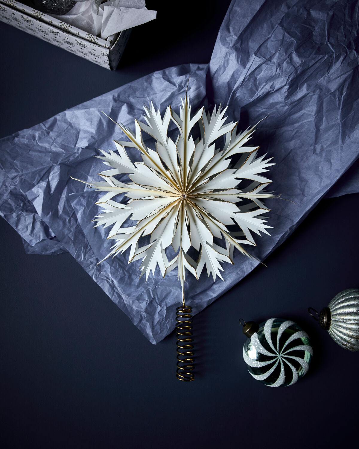 Weihnachtsbaumstern, HDAlsta, Weiß;Gold in Weiß, Gold präsentiert im Onlineshop von KAQTU Design AG. Aufbewahrungskorb ist von House Doctor