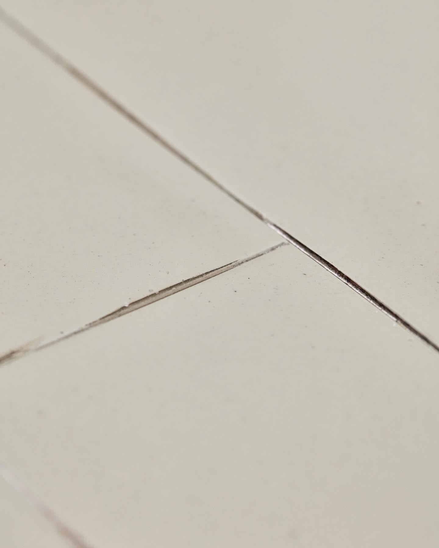 Entdecken Sie den Esstisch HDBrick Sand von House Doctor – ein elegantes Möbelstück, das modernes Design und handwerkliche Qualität vereint.