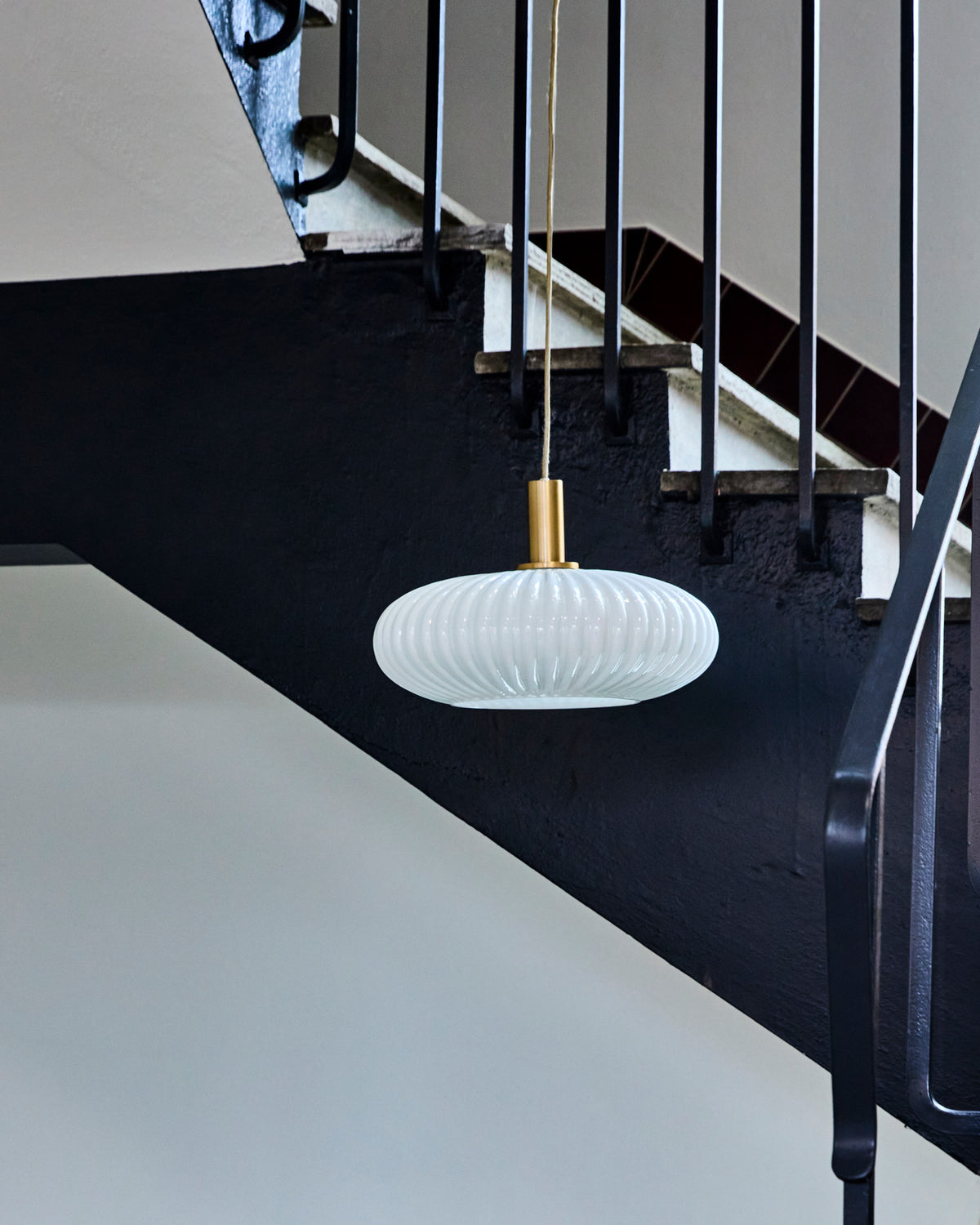 Lampe, HDFort, Antikes Messing-Finish;Off-White in Antikes Messing-Finish, Off-White präsentiert im Onlineshop von KAQTU Design AG. Pendelleuchte ist von House Doctor