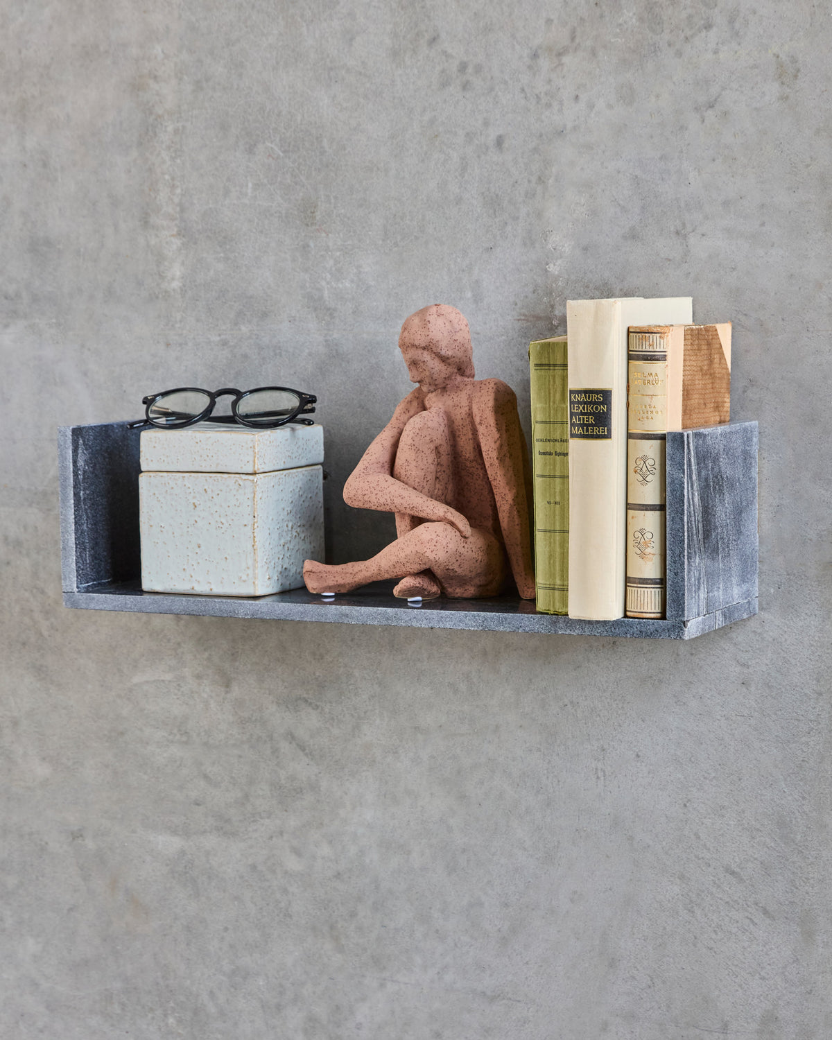 Regal, HDMarr, Schwarzer Marmor in Schwarzer Marmor präsentiert im Onlineshop von KAQTU Design AG. Wandregal ist von House Doctor