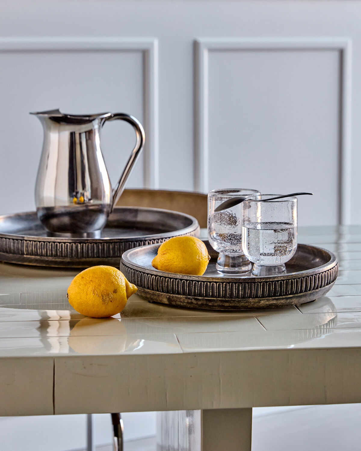 Tabletts, HDLoma, Schwarz in Schwarz präsentiert im Onlineshop von KAQTU Design AG. Vase ist von House Doctor