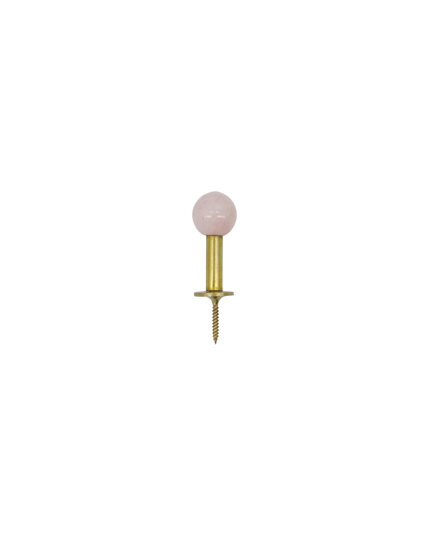 Verleihen Sie Ihrem Zuhause mit den eleganten Haken HDBall in Rosa von House Doctor einen modernen Touch. Ideal für vielseitige Einsatzmöglichkeiten!
