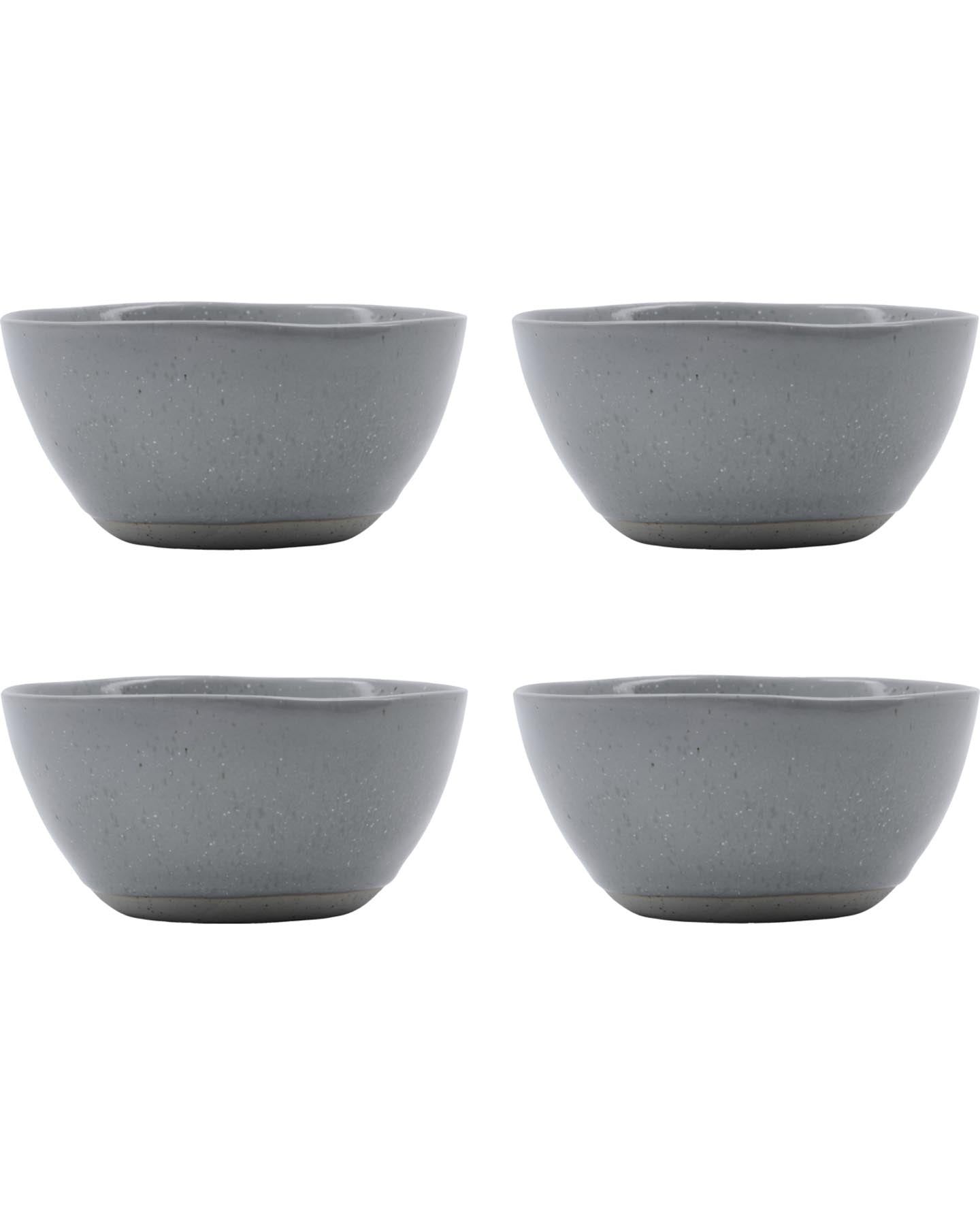 Verleihen Sie Ihrem Esstisch mit den handgefertigten Schalen HDVida in Hellblau von House Doctor einen frischen, individuellen Touch – ideal für Snacks und Dips!