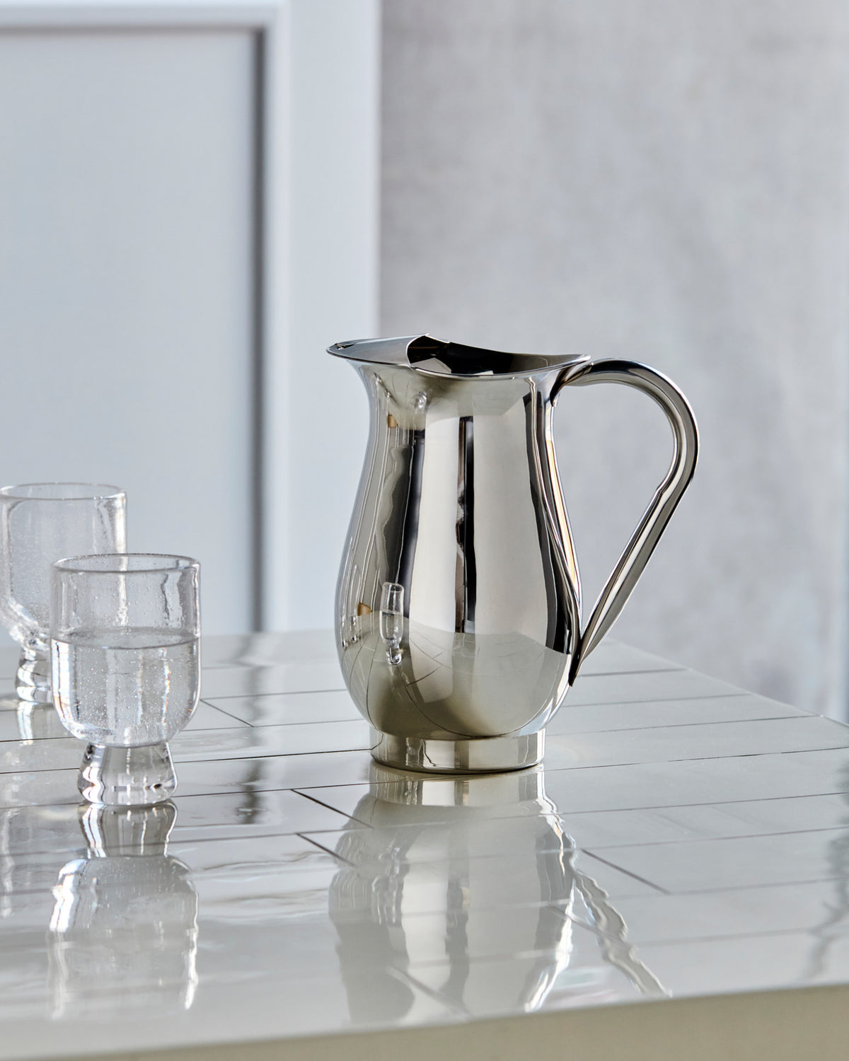 Kanne, HDJug, Silber-Finish in Silberfarben präsentiert im Onlineshop von KAQTU Design AG. Karaffe ist von House Doctor