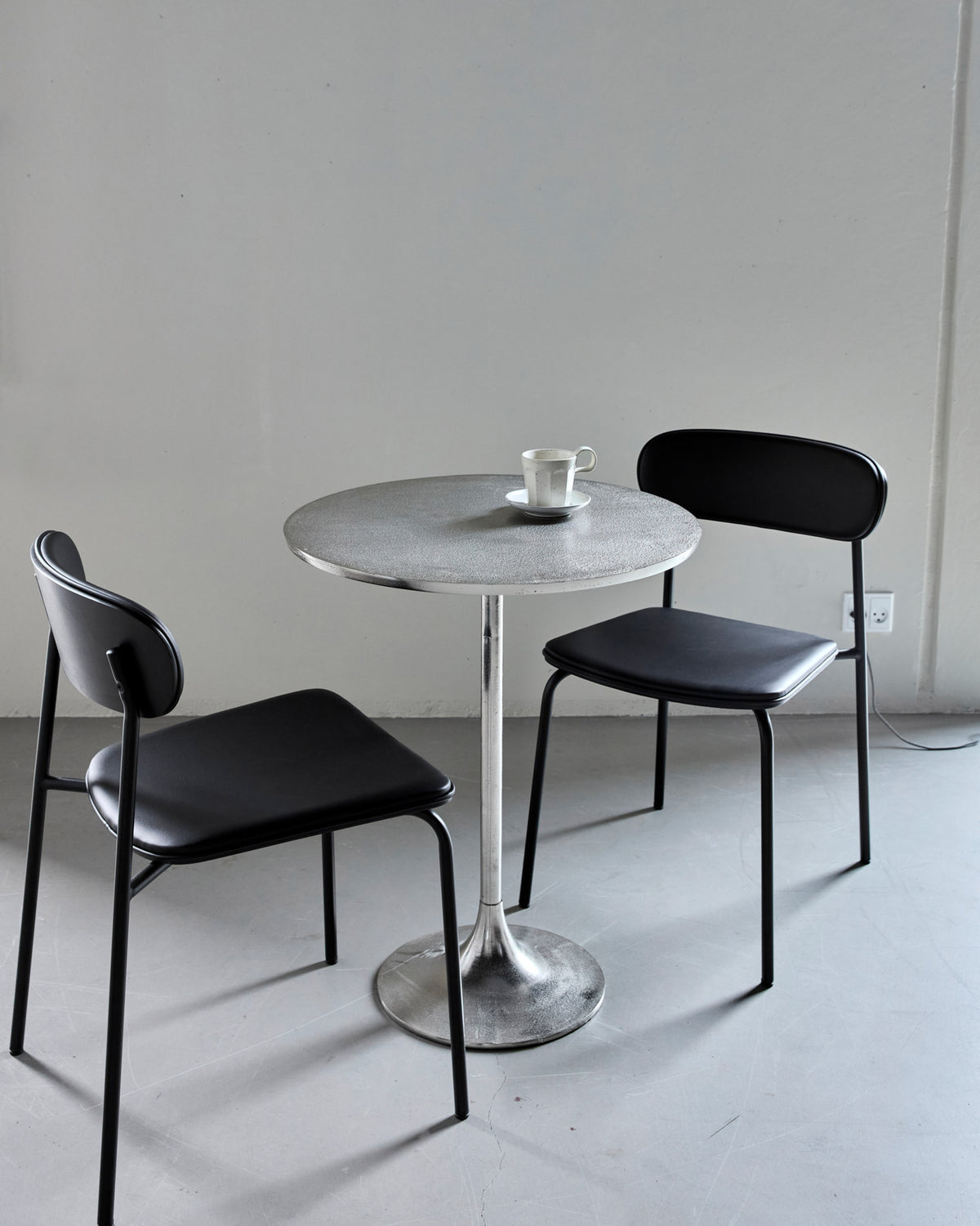 Stuhl, HDPova, Schwarz in Black präsentiert im Onlineshop von KAQTU Design AG. Stuhl ist von House Doctor