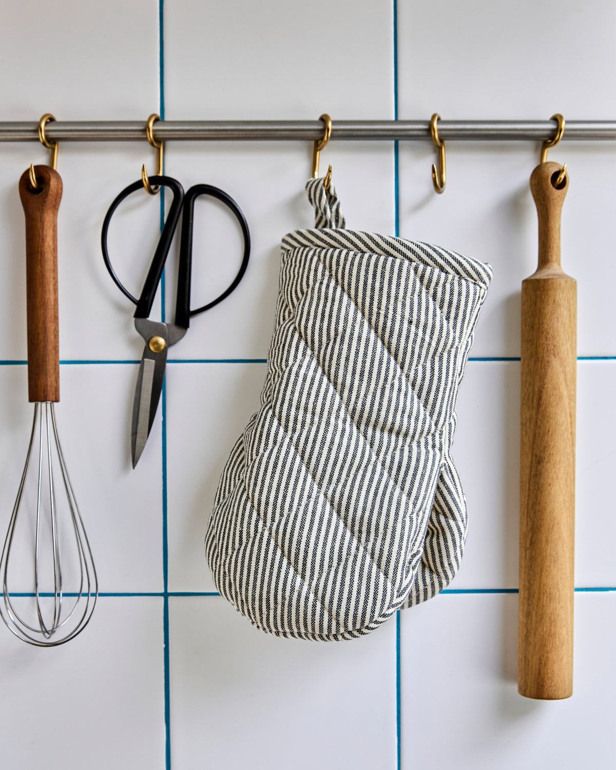 Küchenhandschuh, HDChef, Dunkelgrau in Dunkelgrau präsentiert im Onlineshop von KAQTU Design AG. Geschirrtuch ist von House Doctor