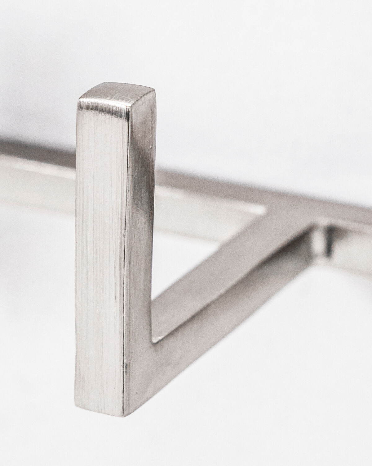 Moderne Hakenleiste HDRack mit schickem Silber-Finish von House Doctor, perfekt für eine stilvolle und praktische Wandgestaltung.