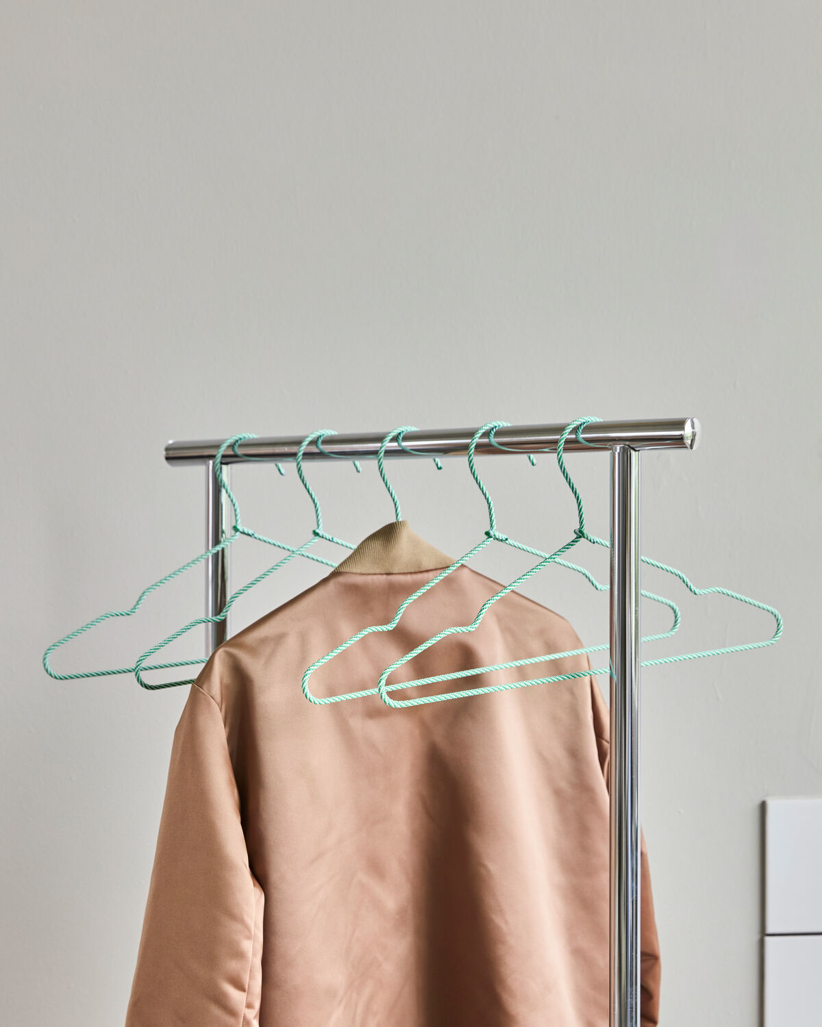 Kleiderbügel, HDWire, Grün in Green präsentiert im Onlineshop von KAQTU Design AG. Kleiderhaken ist von House Doctor