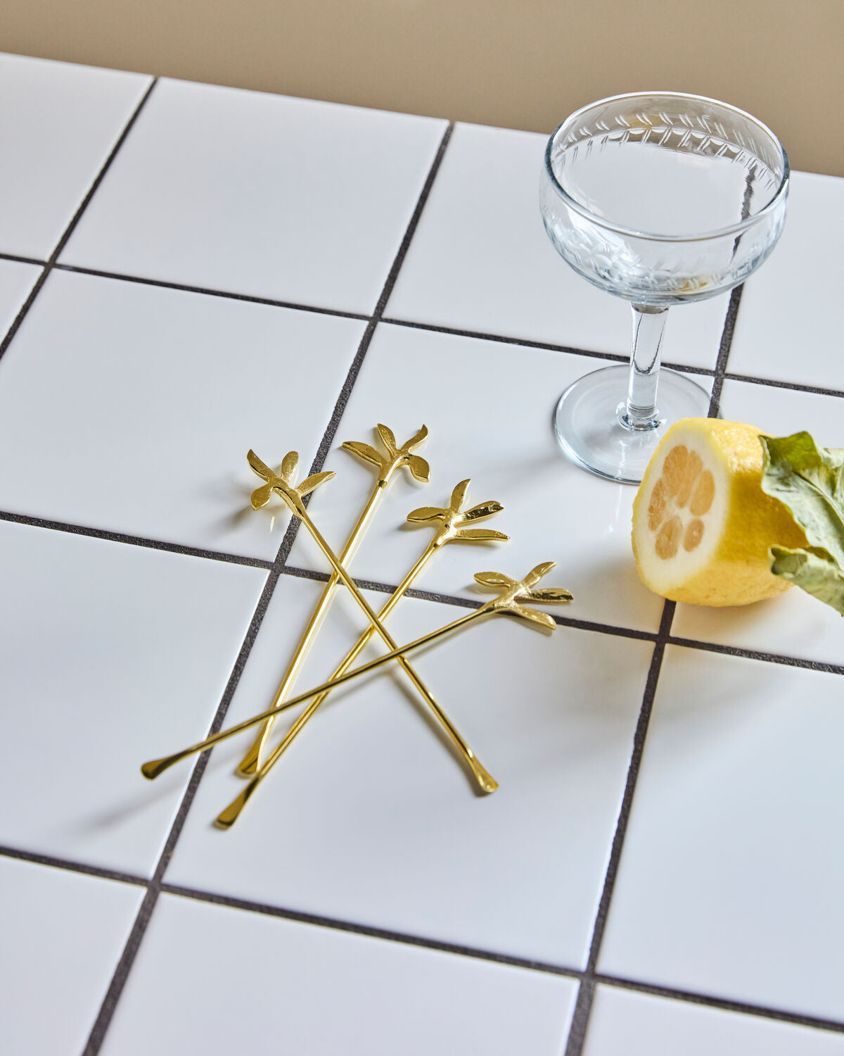 Elegantes Küchenutensil in antikem Gold, ideal zum Rühren, aus der HDServe Kollektion von House Doctor, stilvolles Barzubehör.