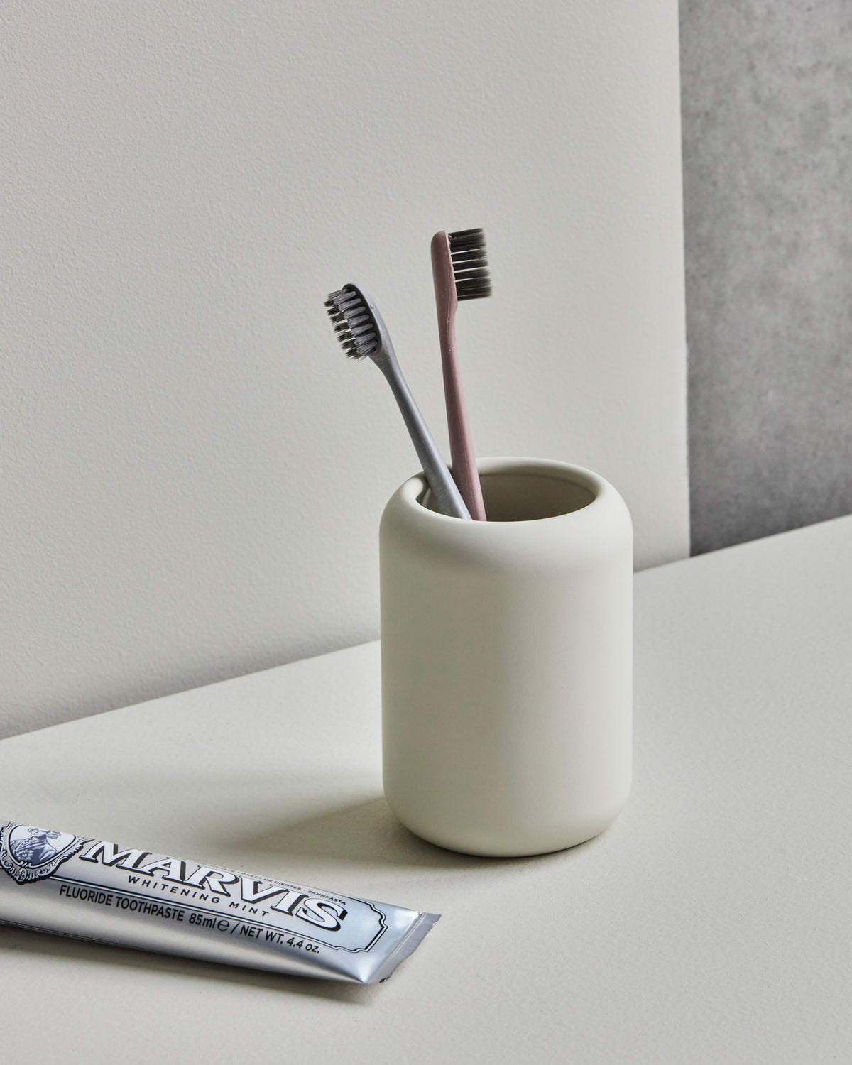 Zahnputzbecher, HDPetra, Off-White in Off-white präsentiert im Onlineshop von KAQTU Design AG. Zahnbürstenhalter ist von House Doctor