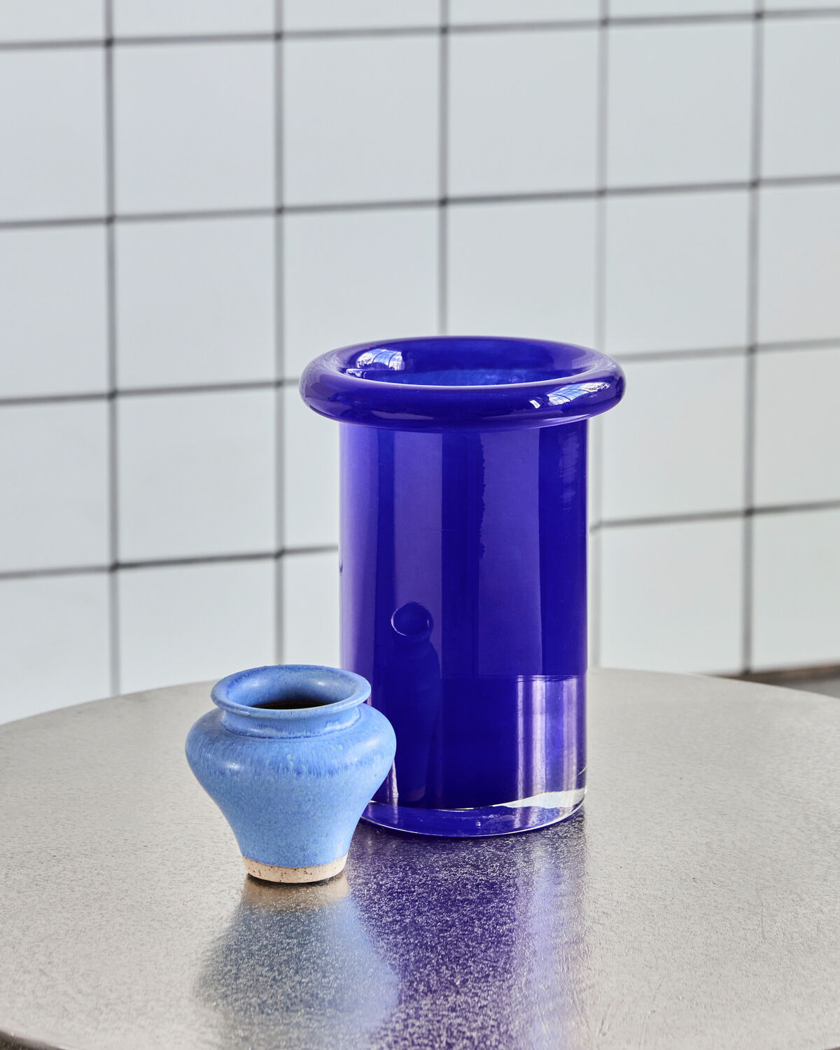 Elegante blaue Vase HDBuck von House Doctor, ideal für stilvolle Blumenarrangements und als dekoratives Element in jedem Raum.