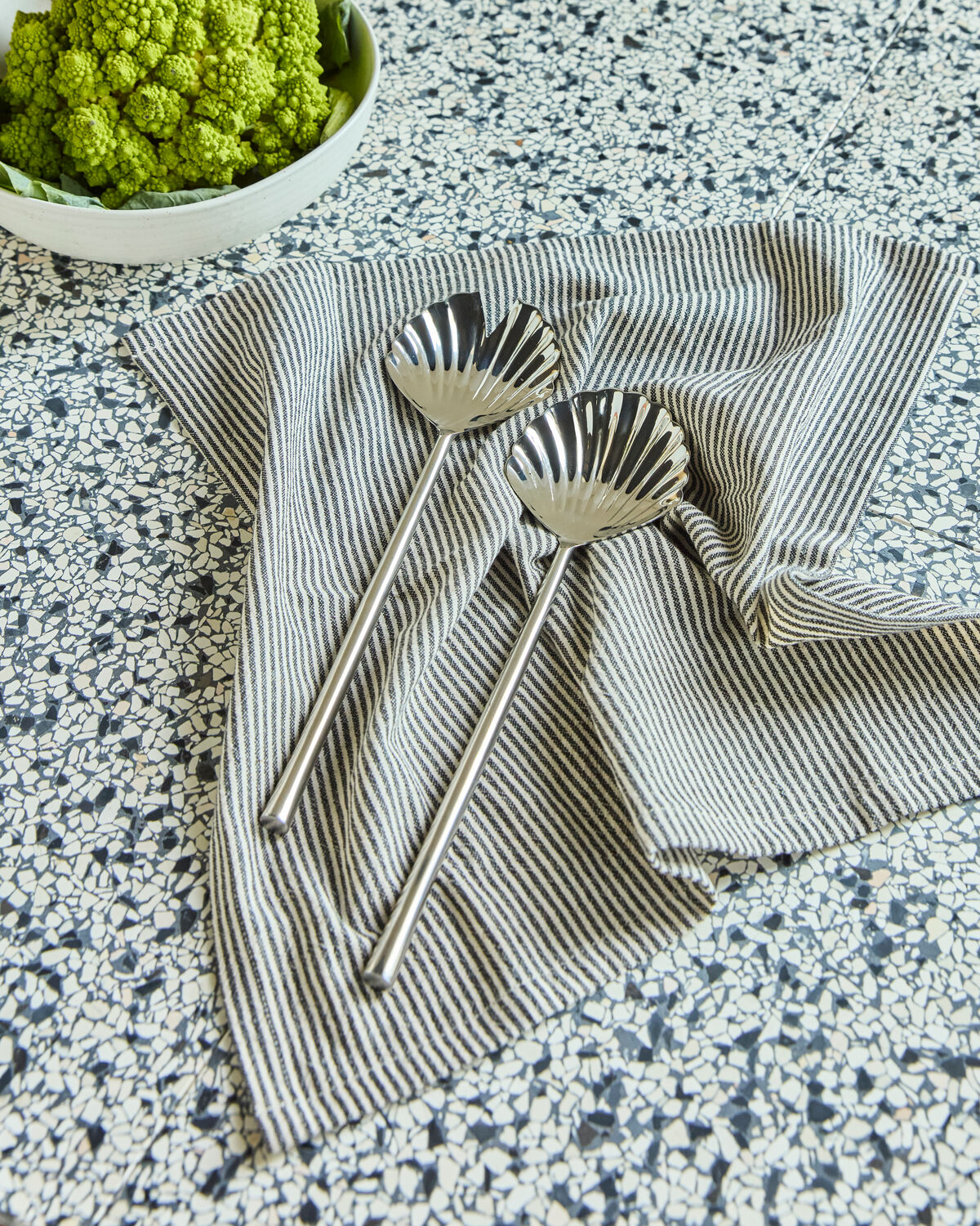 Elegantes Salat-Set aus hochwertigem Edelstahl von House Doctor, ideal für stilvolles Servieren und Genießen von frischen Salaten.