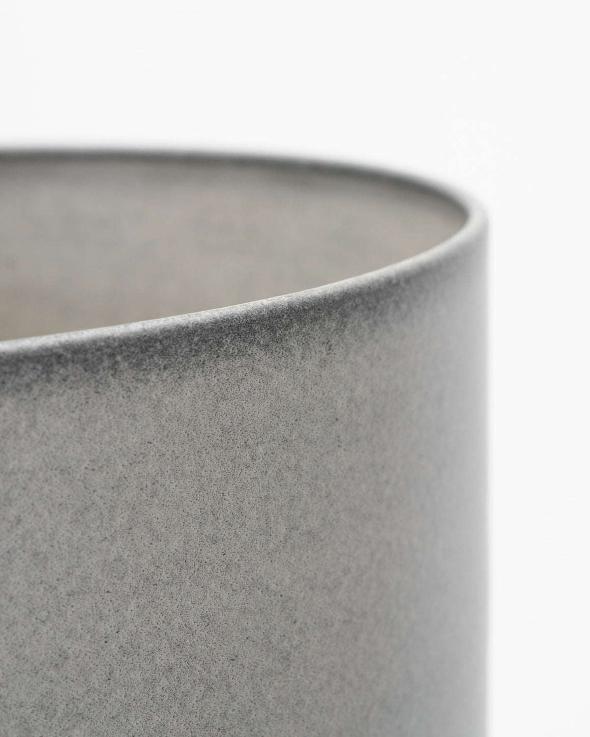 Pflanzentopf HDPepple von House Doctor in Sand, aus mattem Eisen, runde schlichte Form