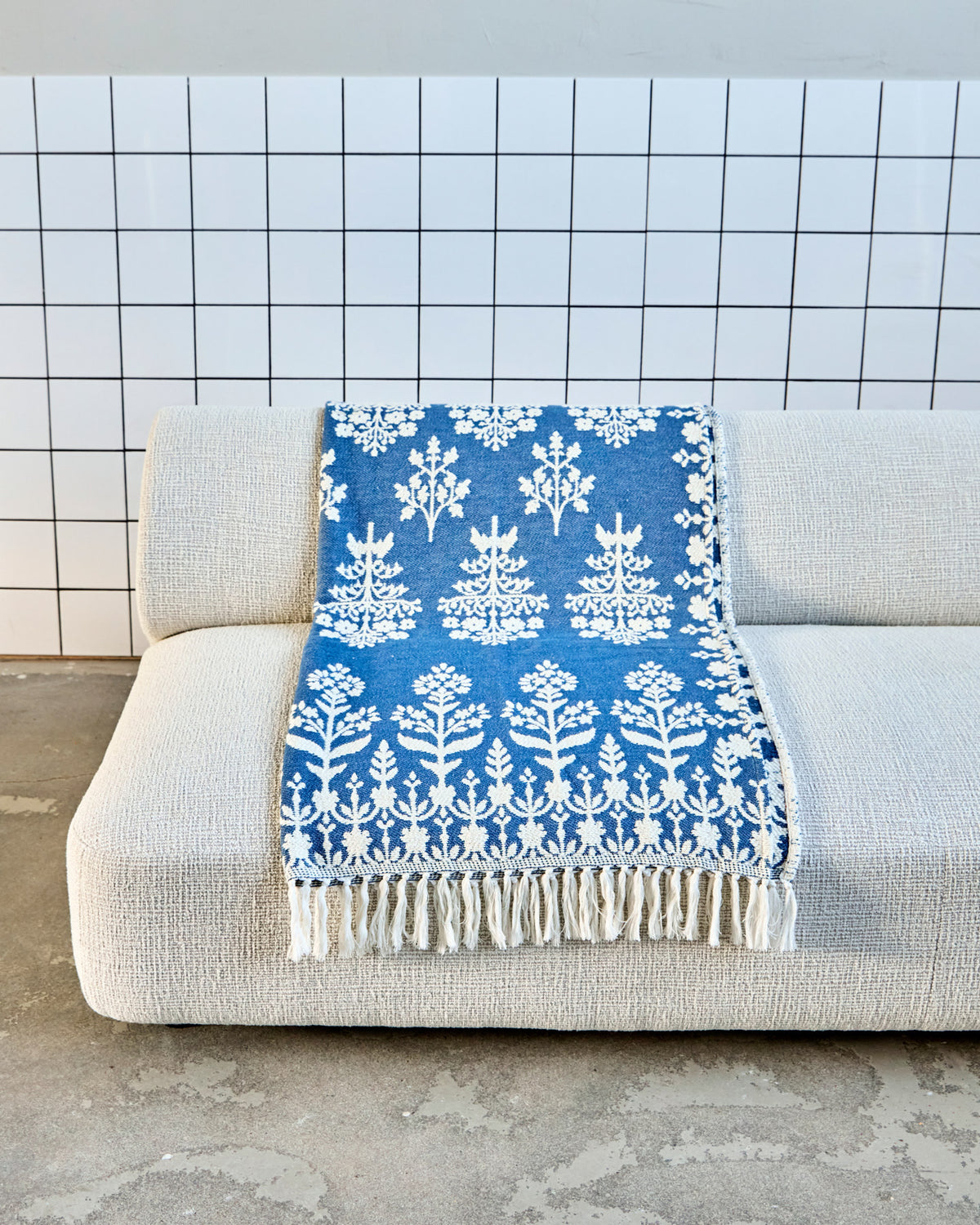 Decke, HDMazzo, Blau in Blue präsentiert im Onlineshop von KAQTU Design AG. Wolldecke ist von House Doctor