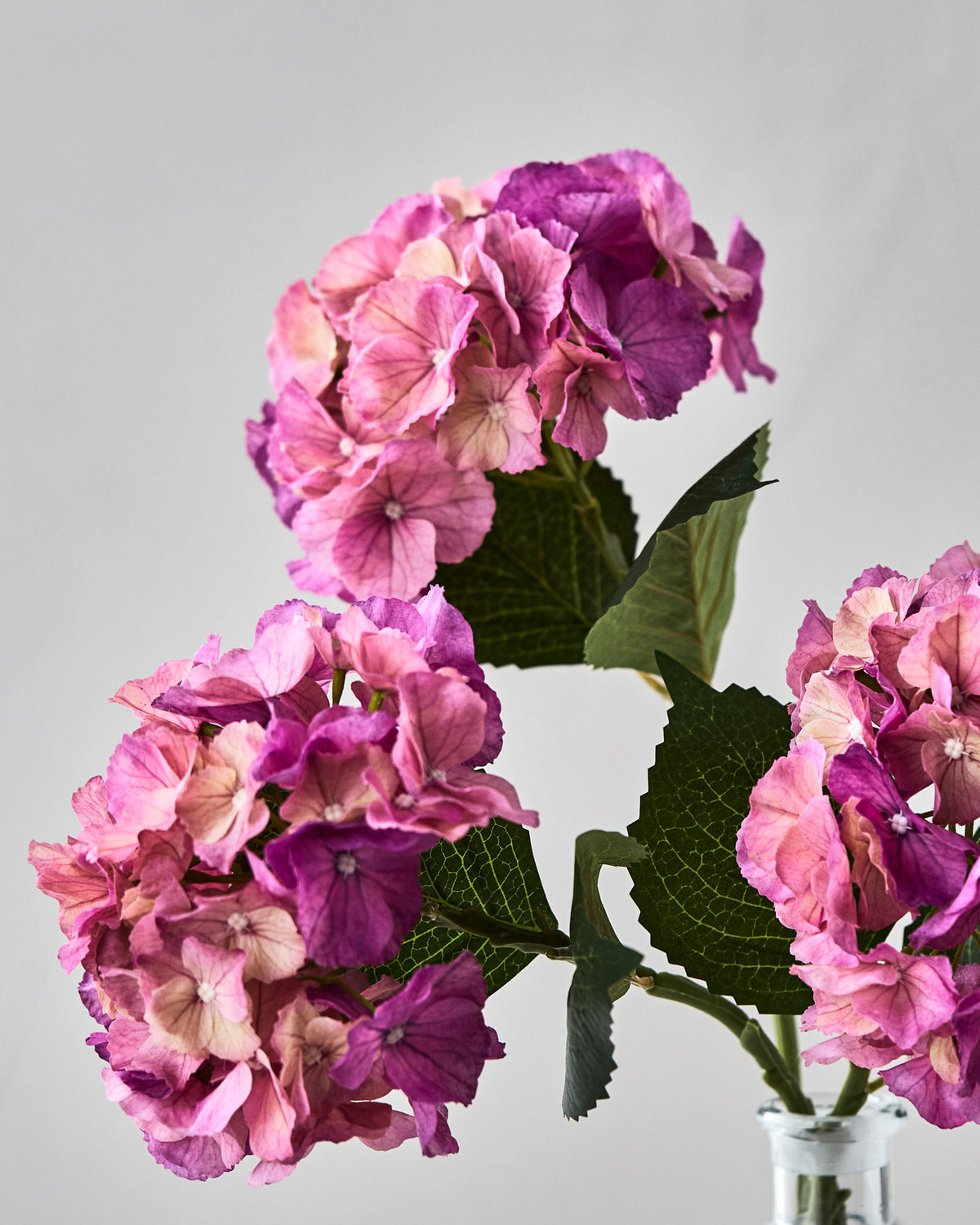 Rosafarbene Kunstblume Hortensie HDHydrangea mit matter Blüte an langem Stiel