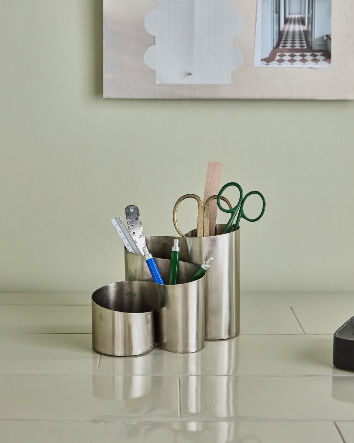 Organizer, HDCurve, Silber-Finish in Silberfarben präsentiert im Onlineshop von KAQTU Design AG. Büromaterial ist von House Doctor
