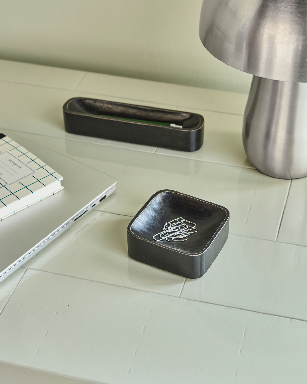 Tablett, HDAlma, Schwarz in Black präsentiert im Onlineshop von KAQTU Design AG. Büromaterial ist von House Doctor